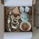 Olive Green Bunny Selection Box - Baba ajándékdoboz 