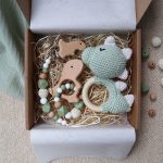 Olive Green Dino Selection Box - Baba ajándékdoboz 