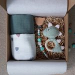 Mint Green Dino Heart Box - Baba ajándékdoboz 