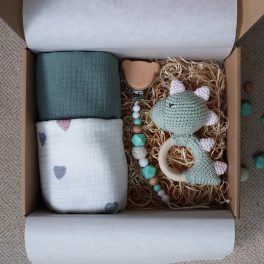 Mint Green Dino Heart Box - Baba ajándékdoboz 