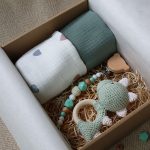 Mint Green Dino Heart Box - Baba ajándékdoboz 