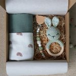 Olive Green Bunny Rainbow Box - Baba ajándékdoboz 