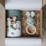 Olive Green Bunny Rainbow Box - Baba ajándékdoboz 